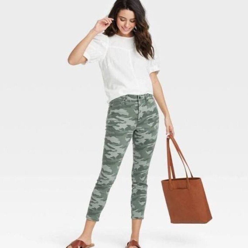 Target Universal Thread High-Rise Skinny Cropped Jeans in Camo - Size 14